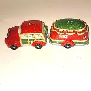 Woody Station Wagon & Trailer Ceramic Salt & Pepper Shakers – Holiday Christmas